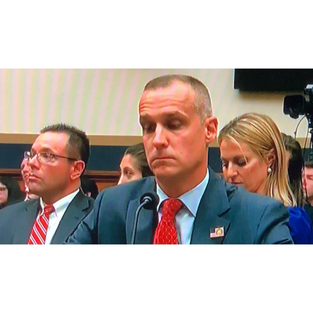 Corey a conservé une atttitude de défi devant le Congrès