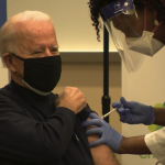 Biden s’est fait vacciner à la télé