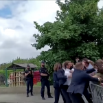 Le président français Macron giflé par un homme