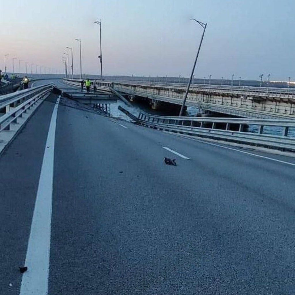 Attaque du pont de Crimée: Moscou promet une réponse