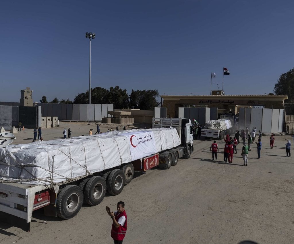 Guerre Israel-Hamas : 20 camions d’aide humanitaire sont entrés à Gaza