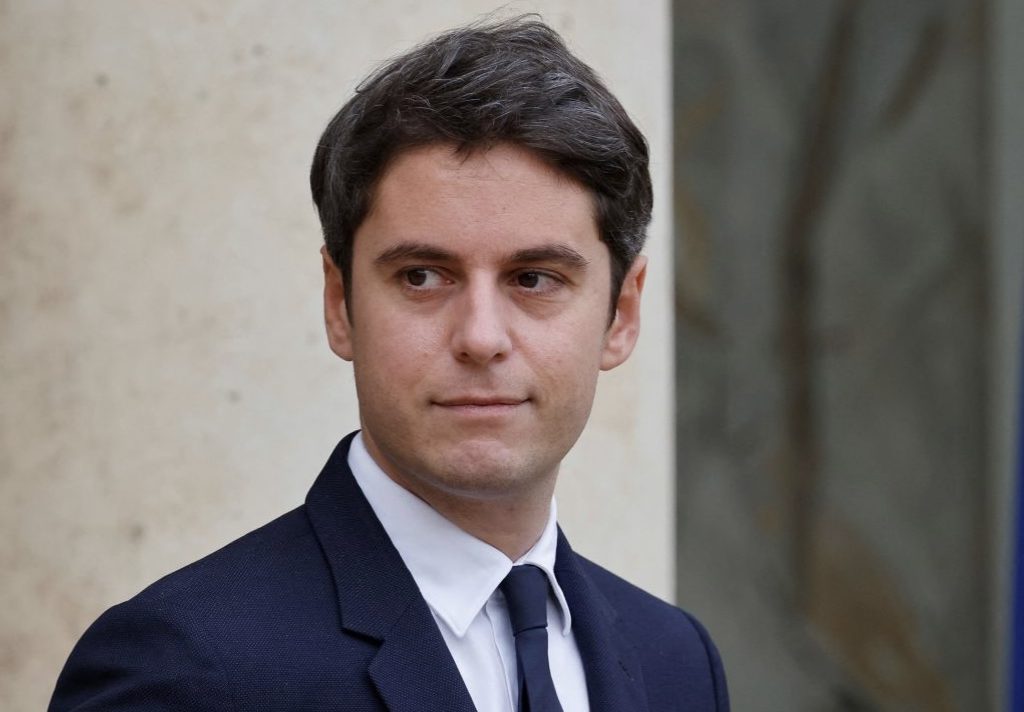 Gabriel Attal devient le plus jeune Premier ministre français