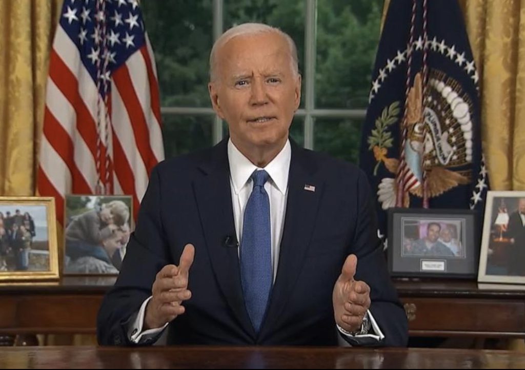Joe Biden déclare vouloir sauver la démocratie et laisser la place à des voix plus jeunes