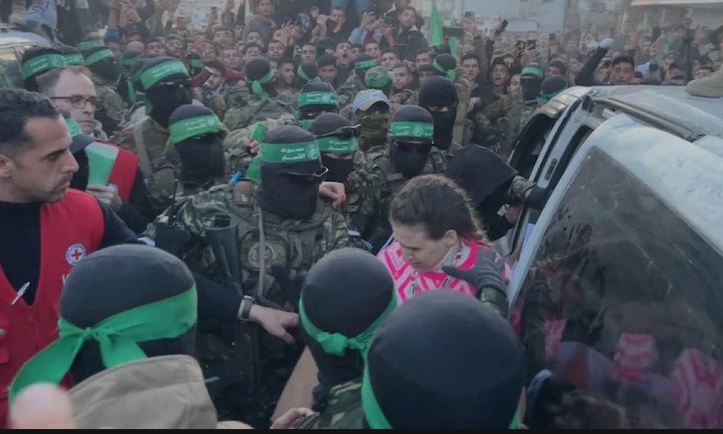 Cessez-le-feu à Gaza: libération des trois premières otages israéliennes