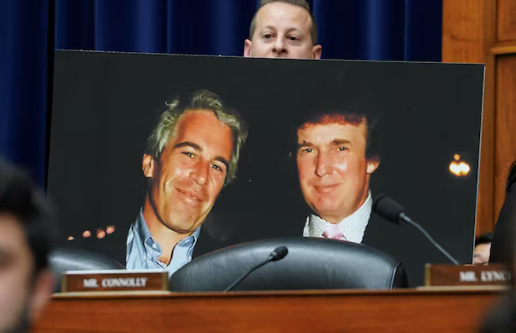 Affaire Epstein: Trump réclame $10 milliards au Wall Street