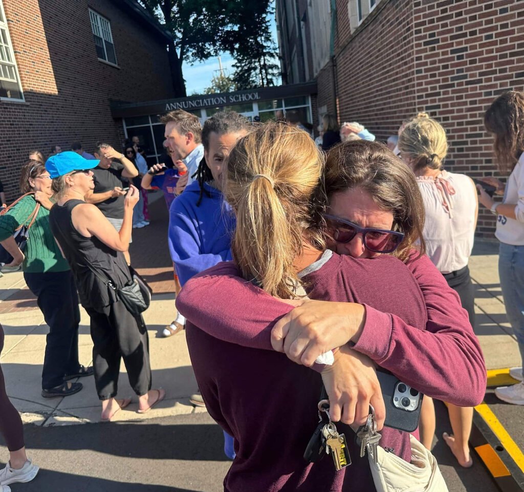 Minneapolis: deux enfants tués et 14 autres blessés dans l’attaque d’une église