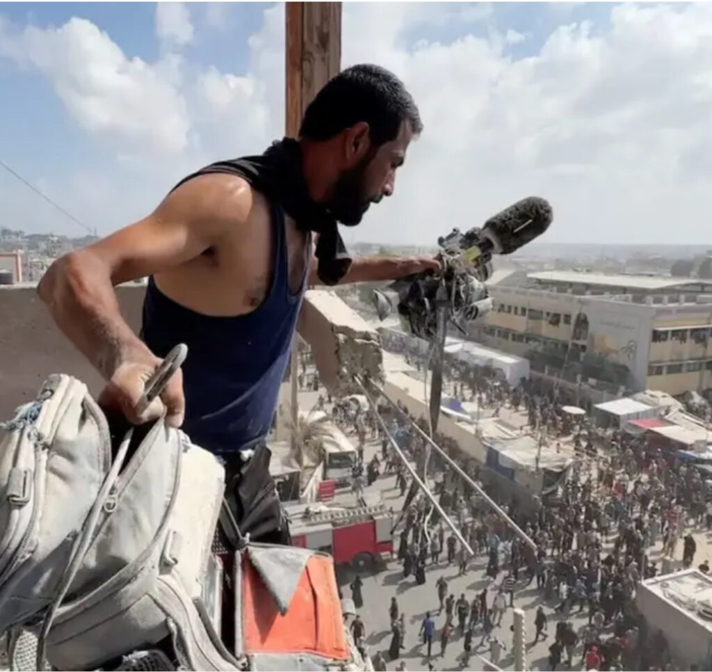 Cinq journalistes tués par une frappe israélienne sur un hôpital à Gaza