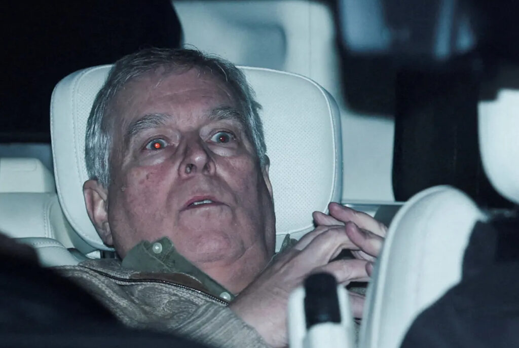 L’ex-président Andrew est arrêté et relâché