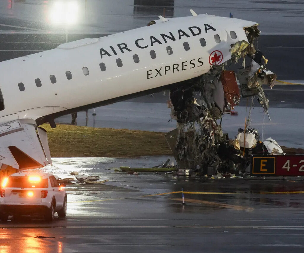 Un avion d’Air Canada est entré en collision avec un camion de pompiers